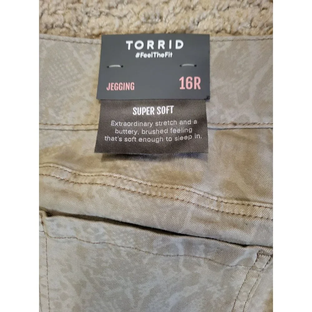 Torrid Super Soft High Rise Neutral Snakeprint Jeggings, 16R, NWT - Picture 5 of 5